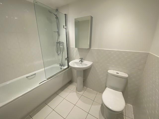 Flat Sandy Lane in Woking