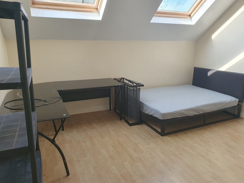 Room Starbuck Close in Greater London
