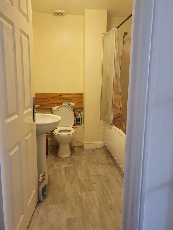 Room Starbuck Close in Greater London