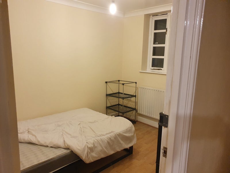 Room Starbuck Close in Greater London