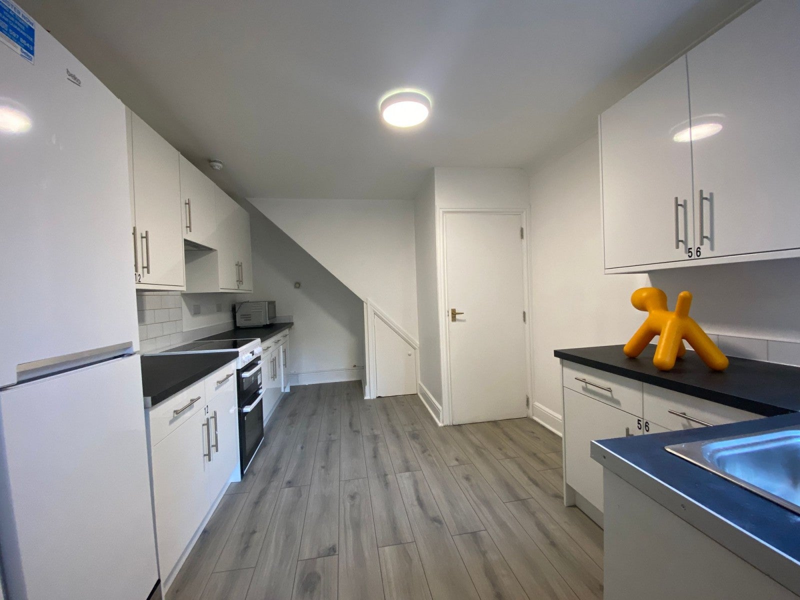 Room Hughenden Road in High Wycombe