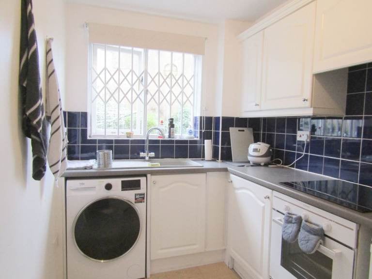 Flat Gandhi Close in Greater London