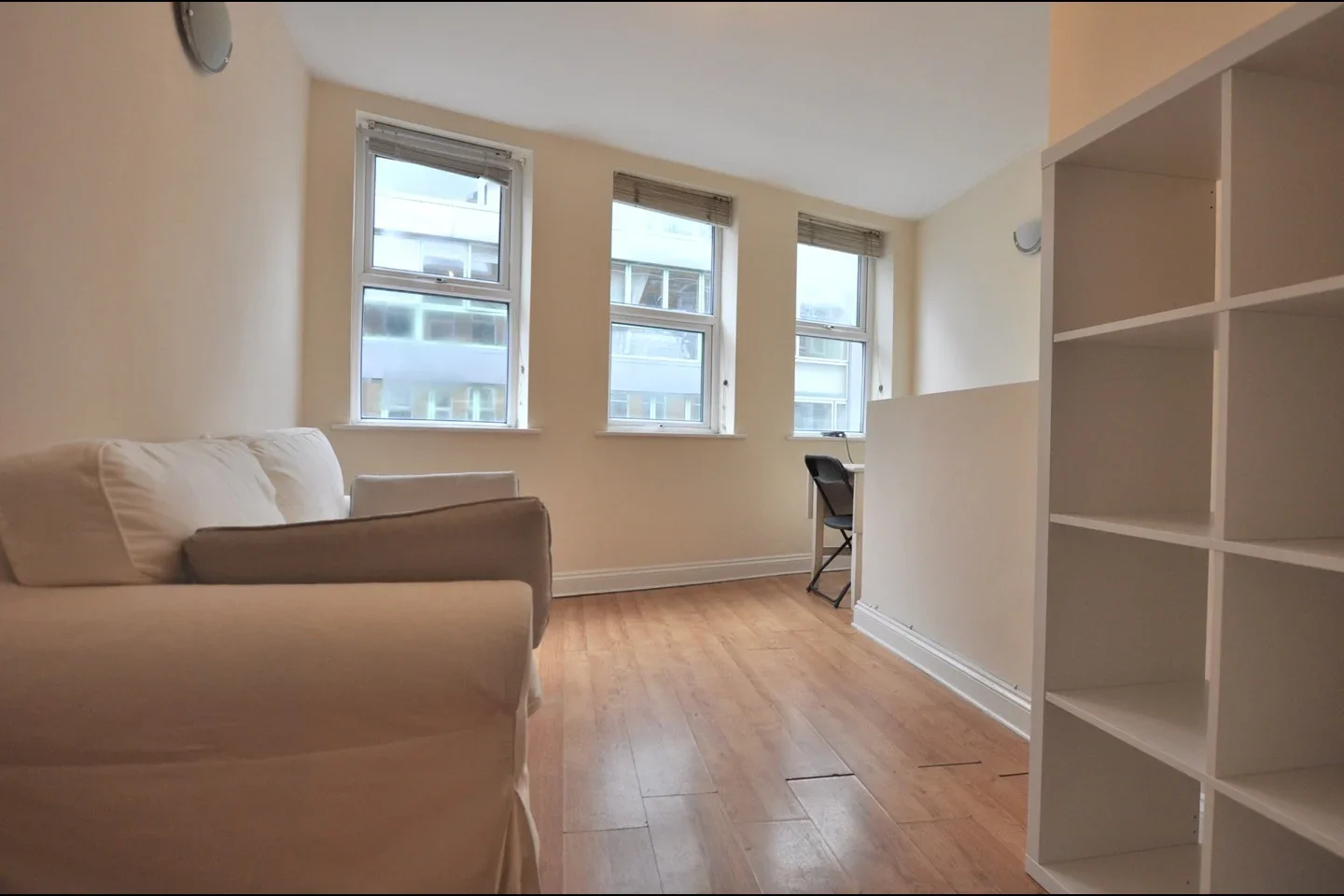 Flat Waterson Street in Greater London