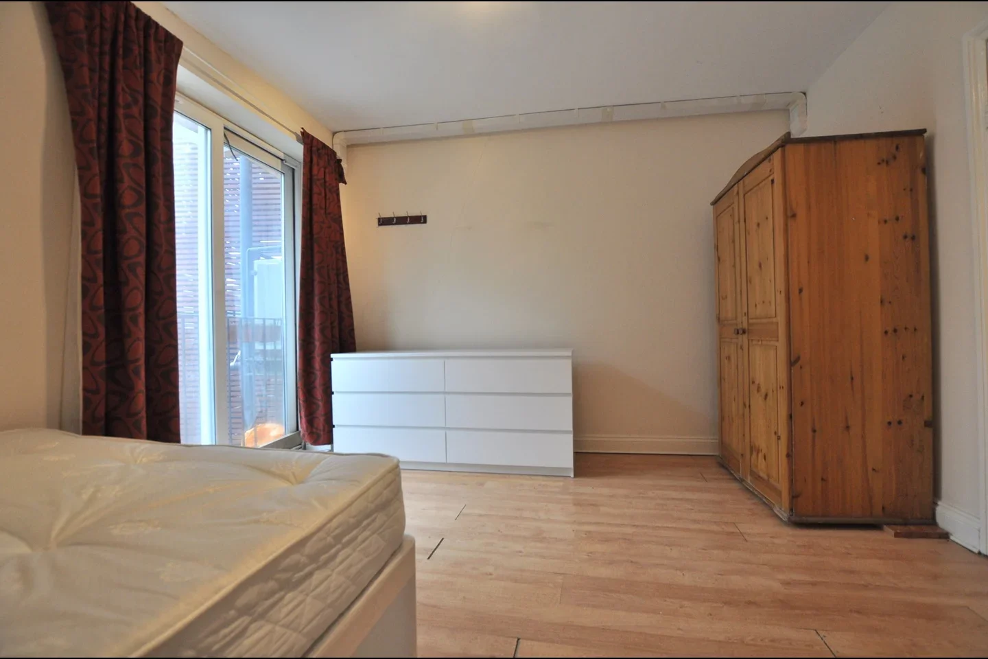 Flat Waterson Street in Greater London