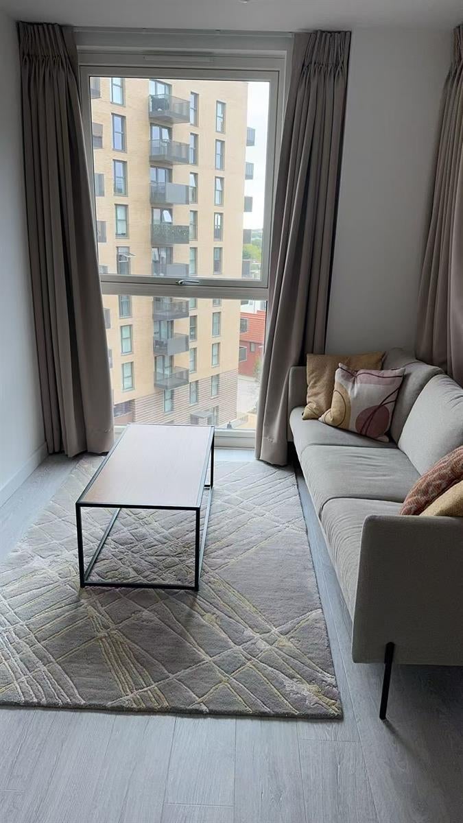Flat Shearwater Drive in Greater London