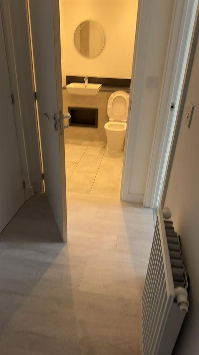 Flat Shearwater Drive in Greater London