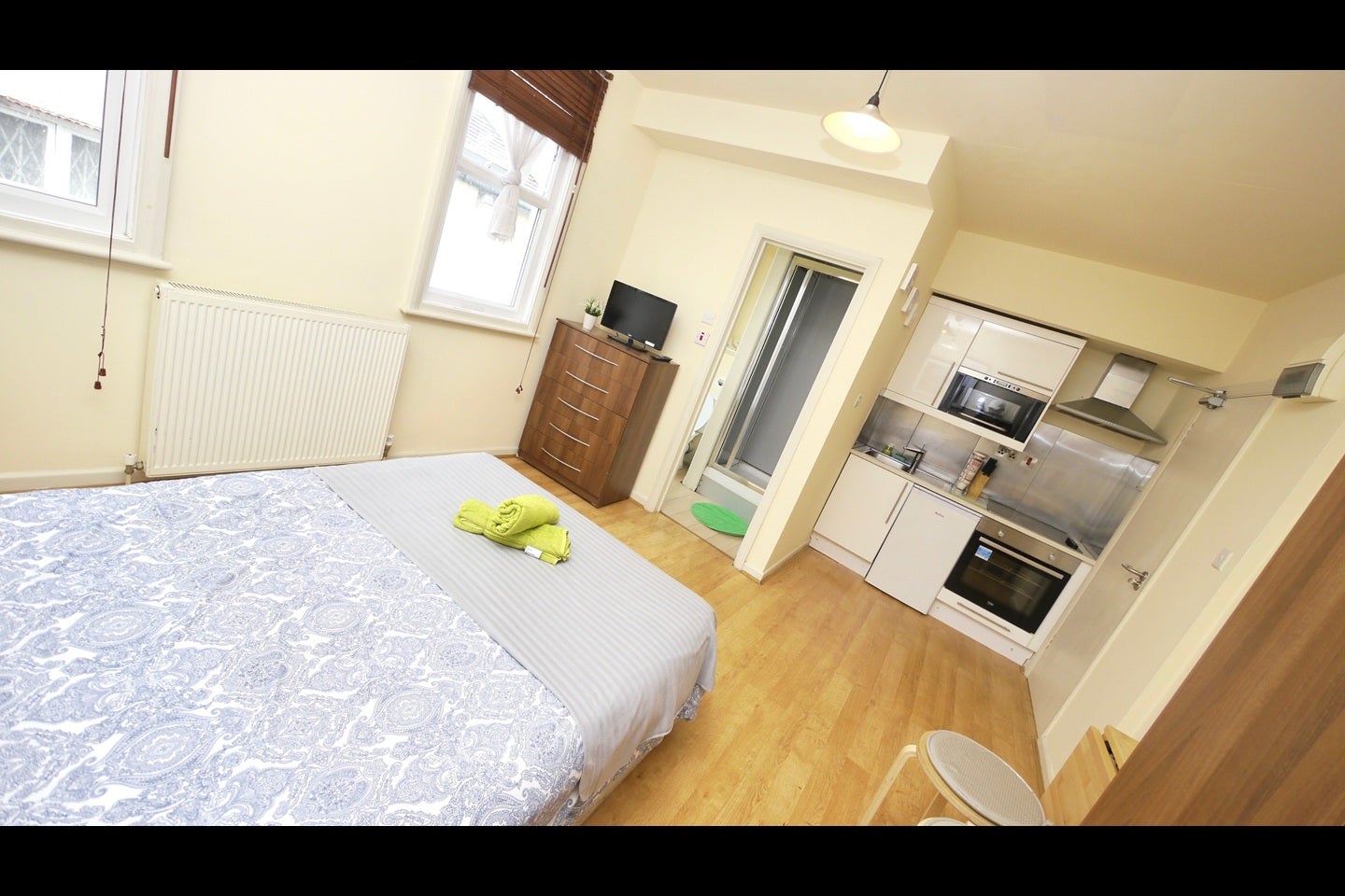 Flat Brondesbury Park in Greater London