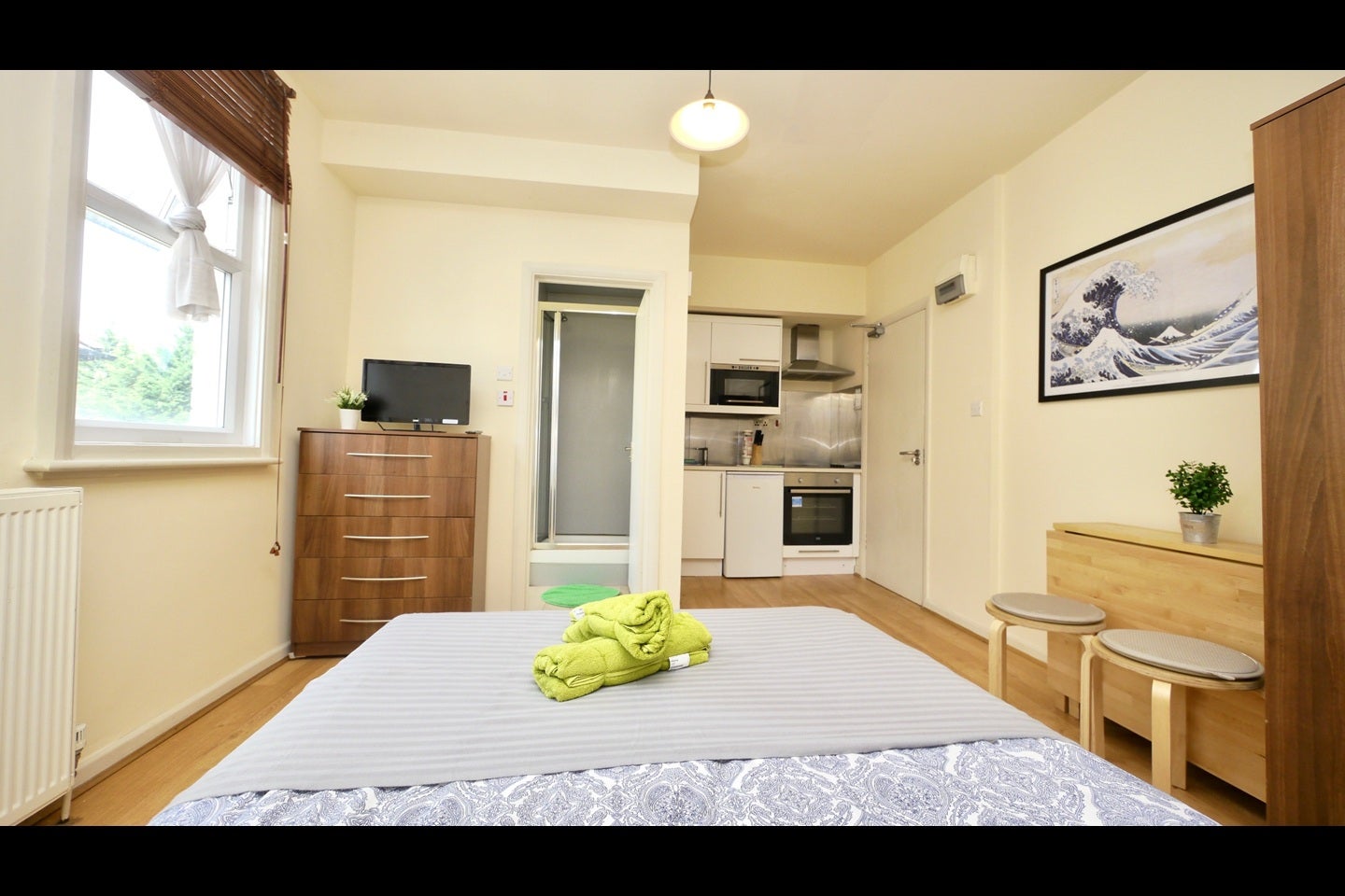 Flat Brondesbury Park in Greater London