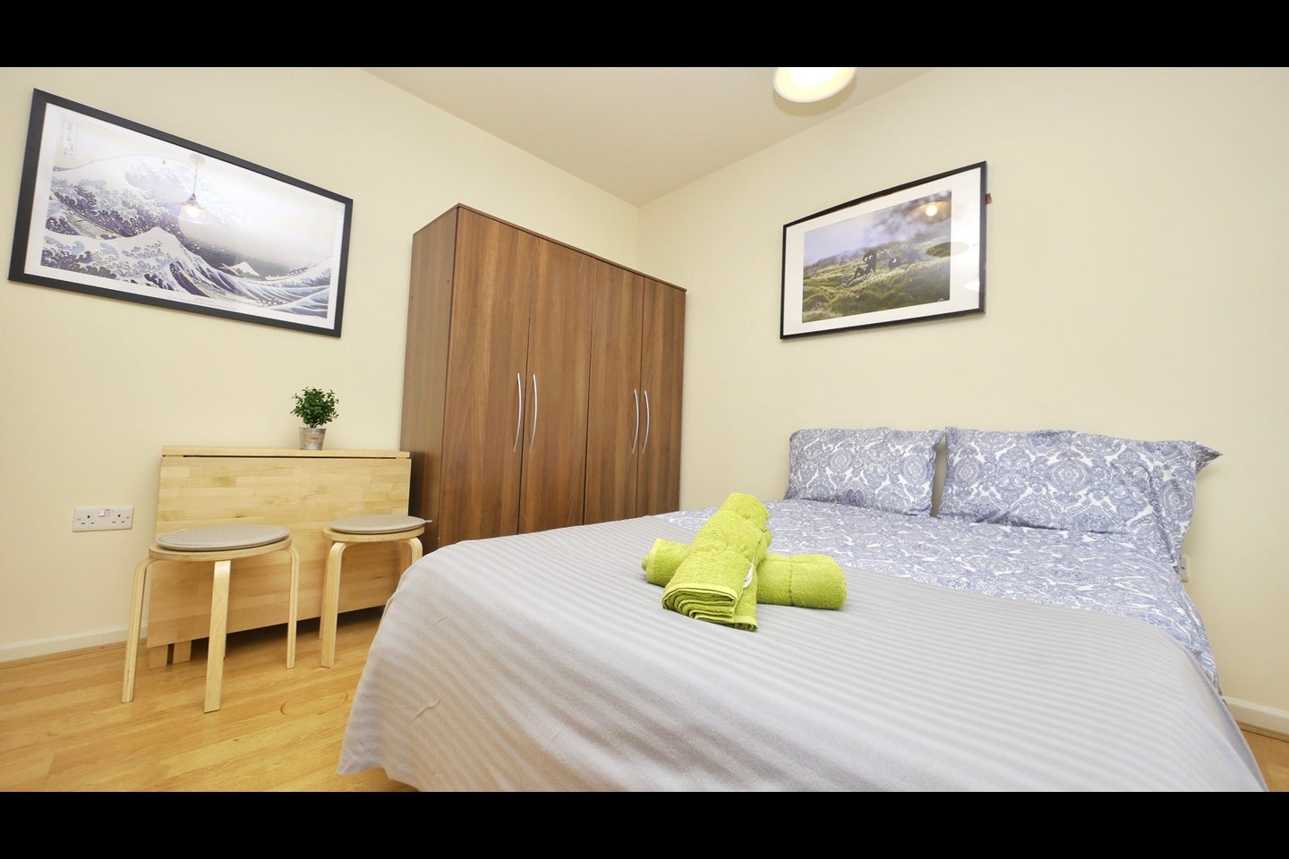 Flat Brondesbury Park in Greater London