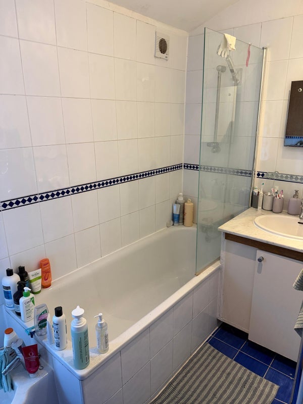 Room Shuttleworth Road in Greater London