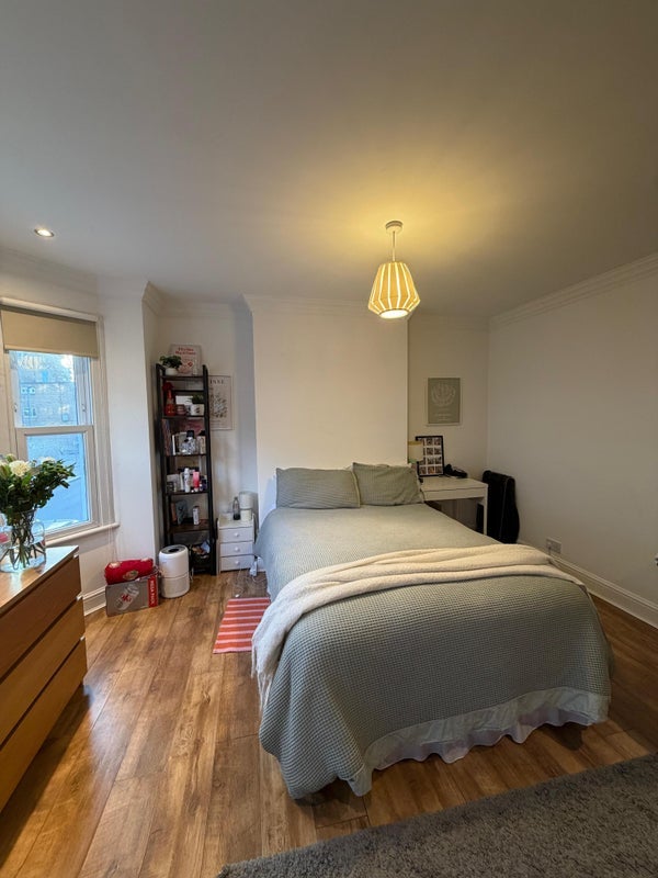 Room Shuttleworth Road in Greater London