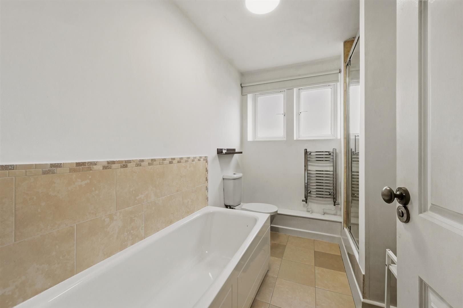 Flat Dagnall Street in Greater London