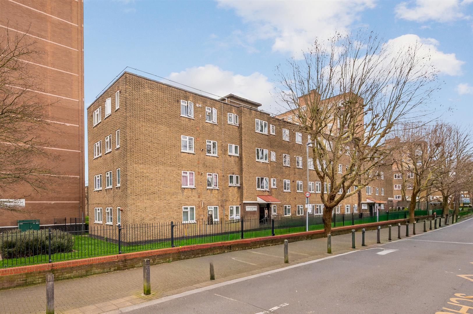 Flat Dagnall Street in Greater London