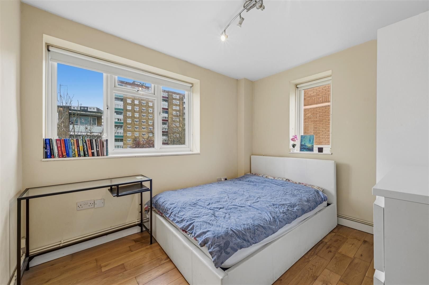 Flat Dagnall Street in Greater London