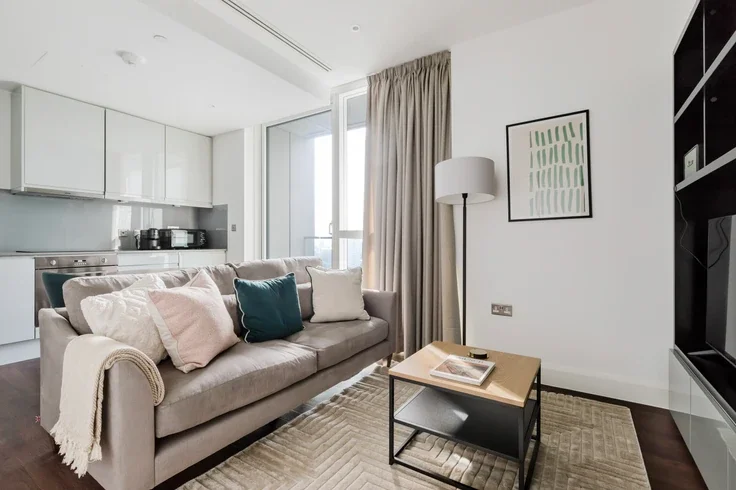 Flat Dockyard Lane in Greater London