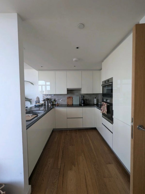 Room Maud Street in Greater London
