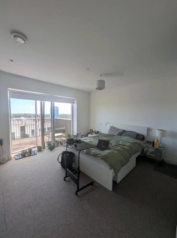 Room Maud Street in Greater London
