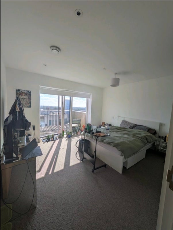 Room Maud Street in Greater London