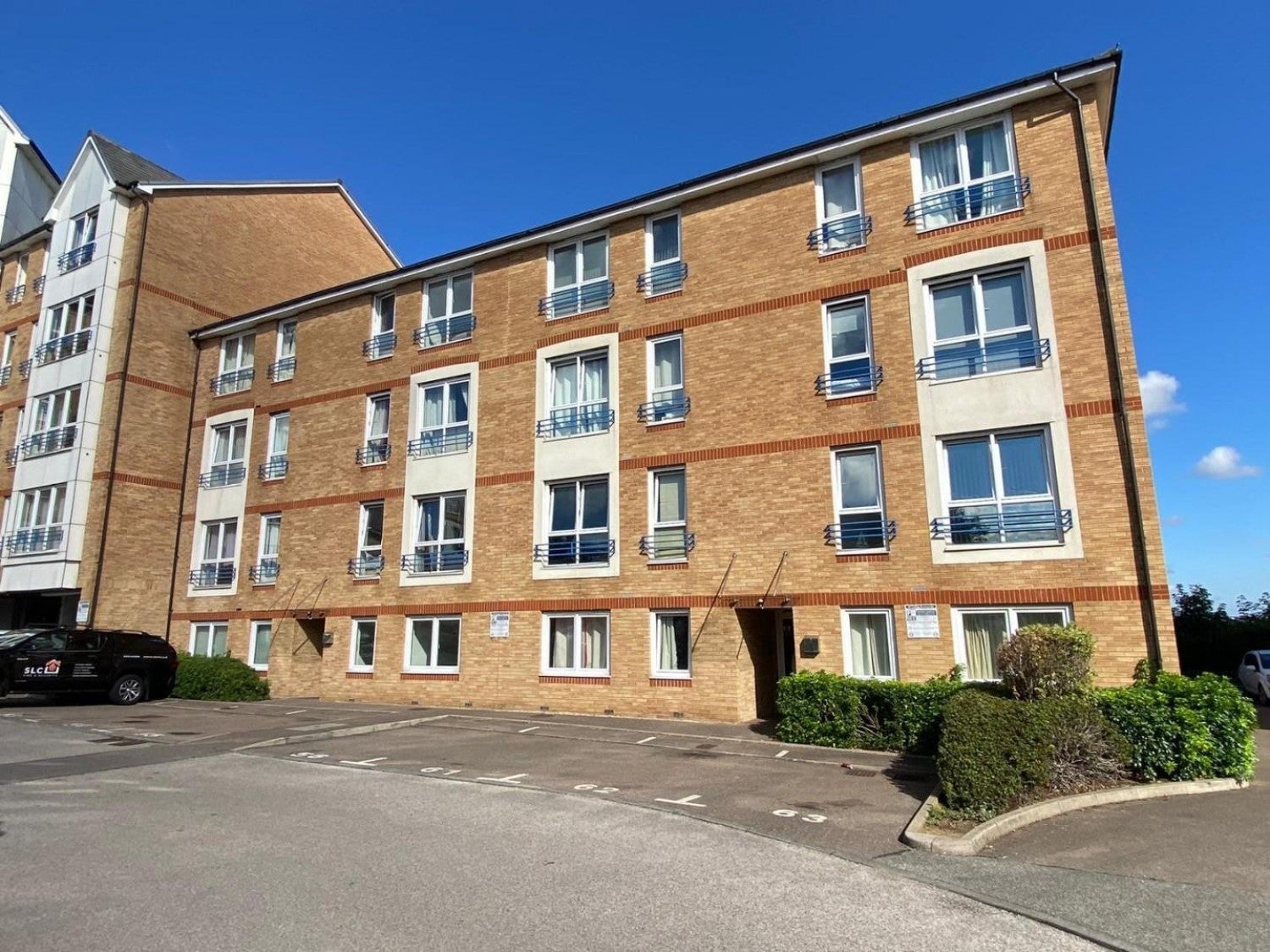 Flat Thames Way in Gravesham