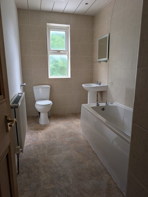 Room Lawton Road in Crosby