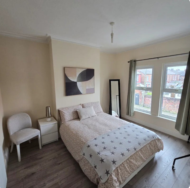 Room Lawton Road in Crosby