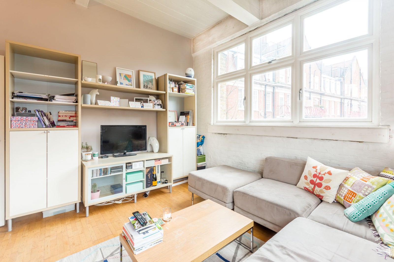 Flat Adelina Grove in Greater London