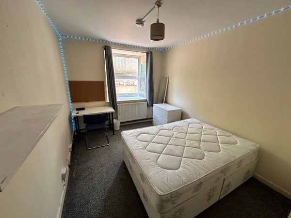 Flat Pembroke Road in Bristol