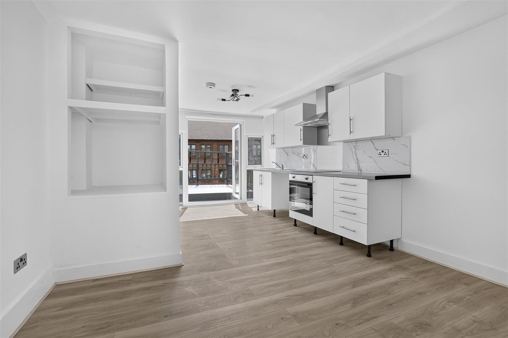 Flat Lant Street in Greater London