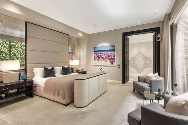 Flat Cheval Place in Greater London
