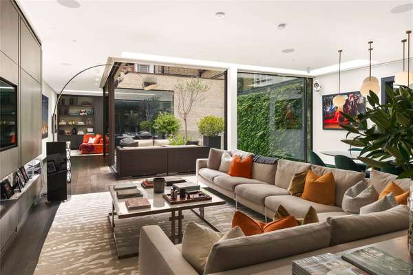 Flat Cheval Place in Greater London