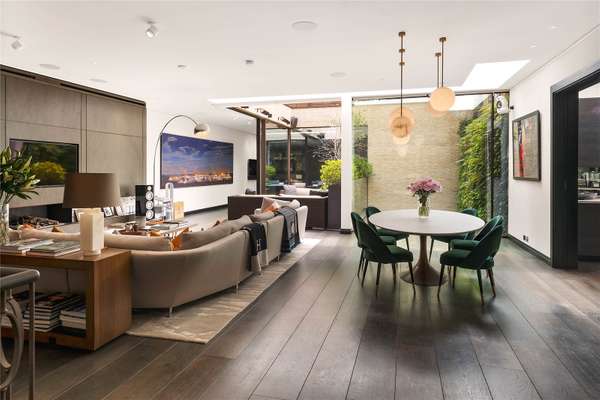 Flat Cheval Place in Greater London