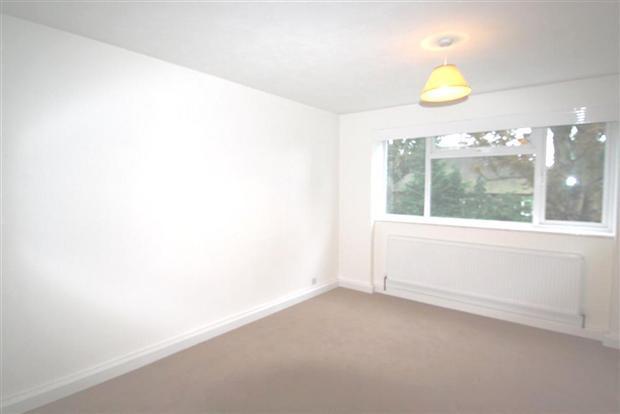 Flat Chase Road in Greater London