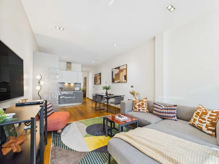 Flat Bayham Street in Greater London