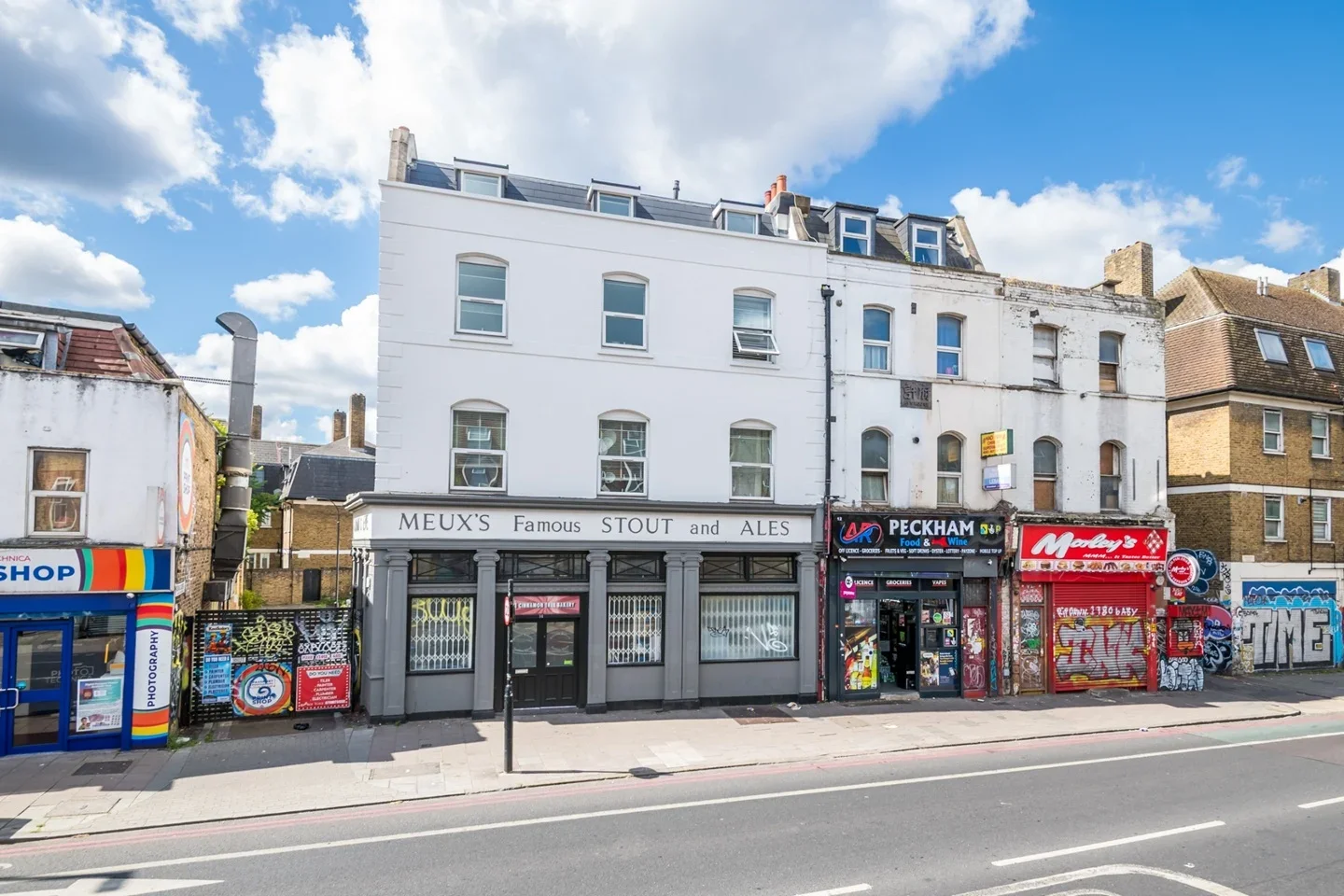 Flat Peckham High Street in Greater London