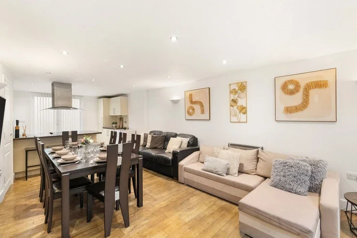 Flat Seal Street in Greater London