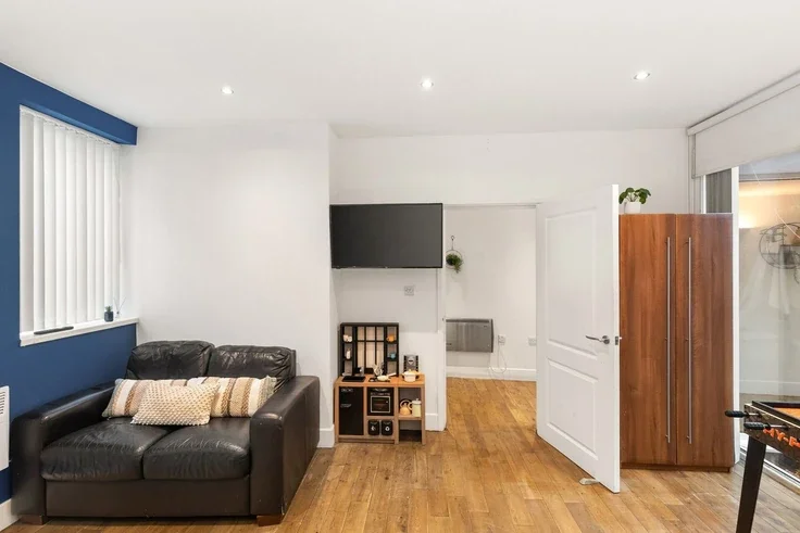 Flat Seal Street in Greater London