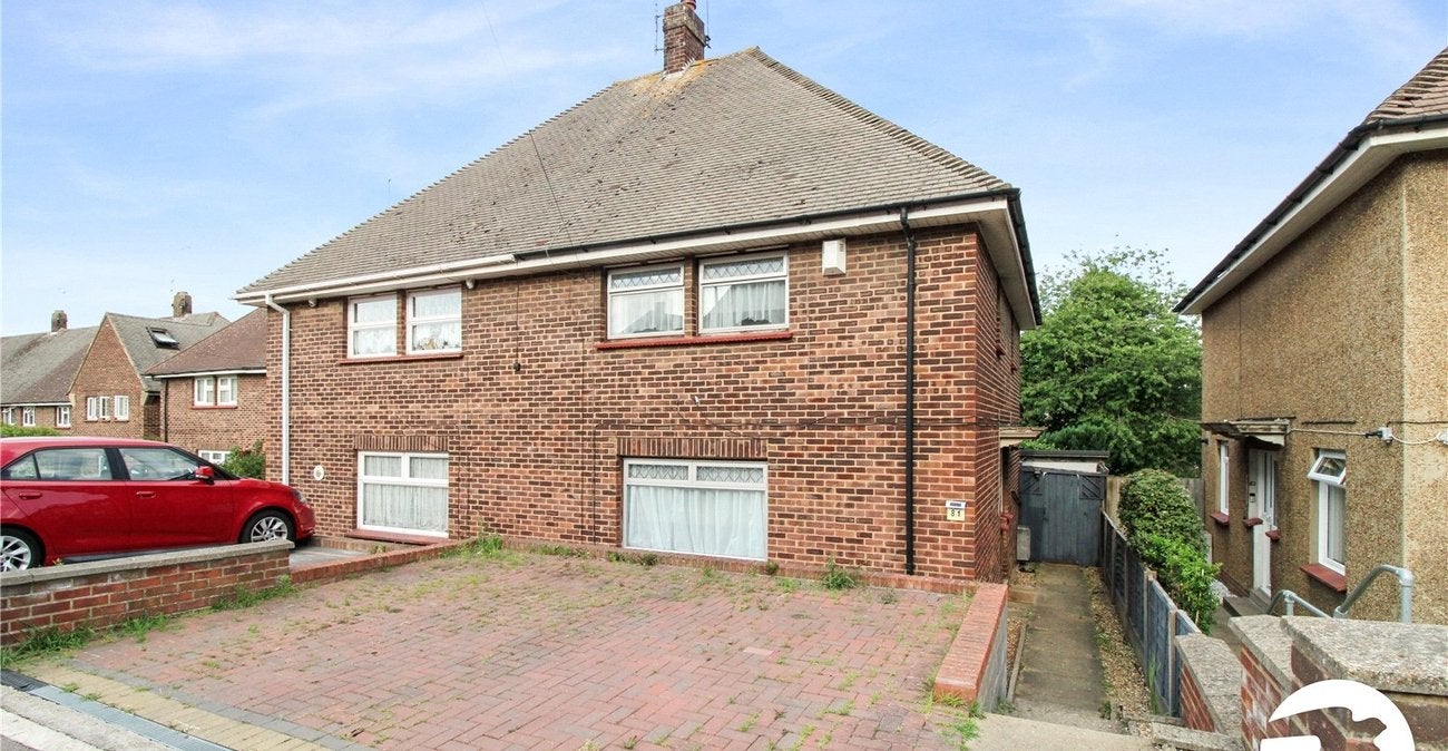 House Taunton Vale in Gravesham