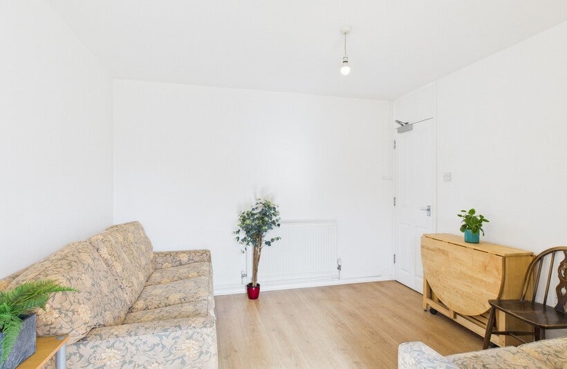 Room Woodhill Rise in Norwich