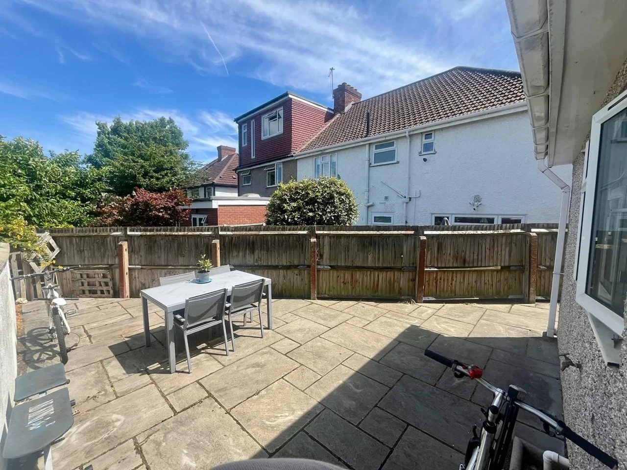 Room Carlisle Avenue in Greater London
