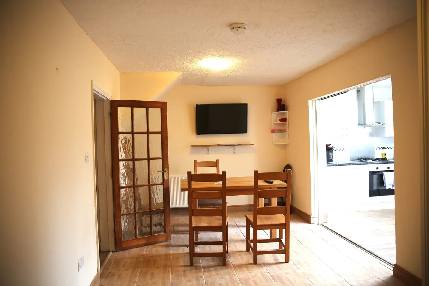 Room Carlisle Avenue in Greater London