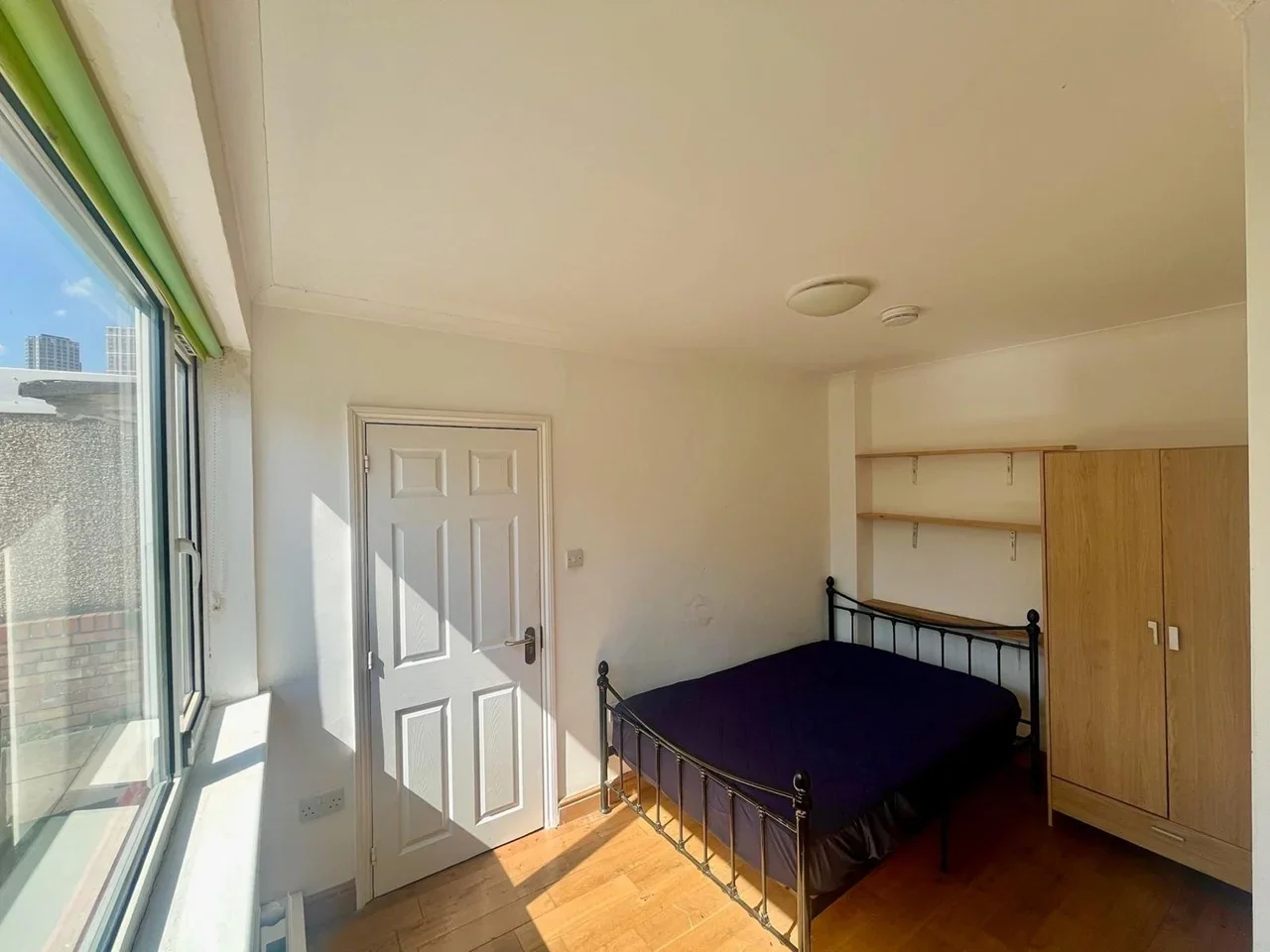 Room Carlisle Avenue in Greater London