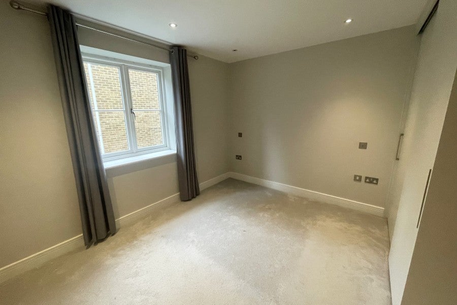 Flat Epsom Road in Guildford