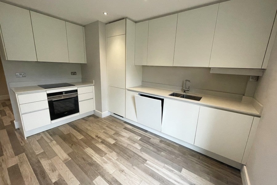 Flat Epsom Road in Guildford