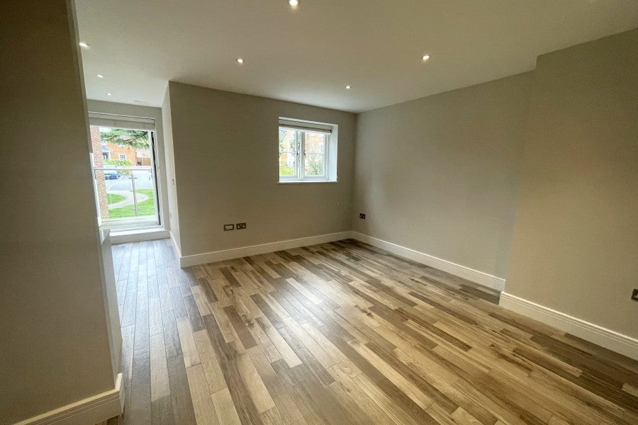 Flat Epsom Road in Guildford