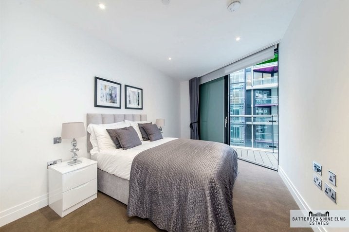 Flat Tideway Walk in Greater London