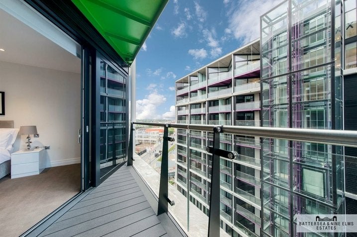 Flat Tideway Walk in Greater London
