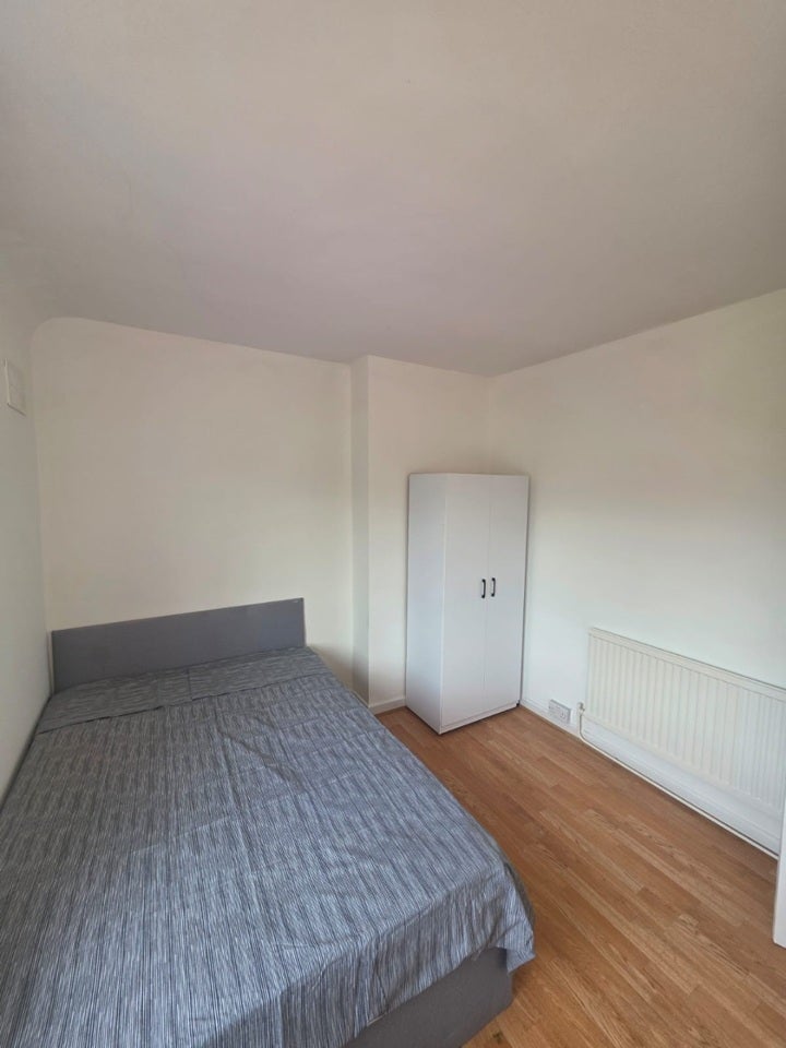 Room Thursley Road in Greater London