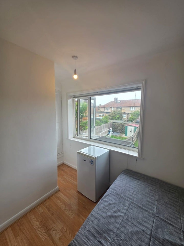 Room Thursley Road in Greater London