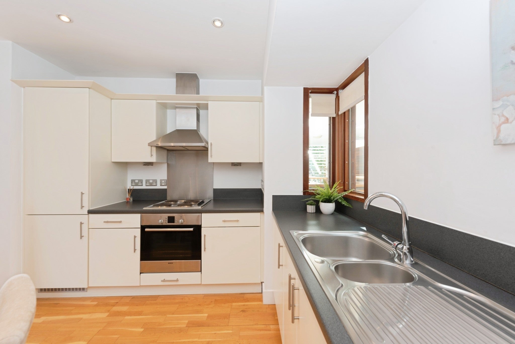 Flat Watermill Way in Greater London