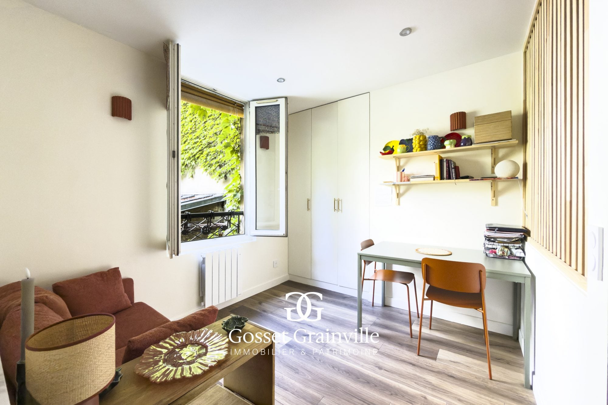 Flat Rue des Trois Bornes in Paris